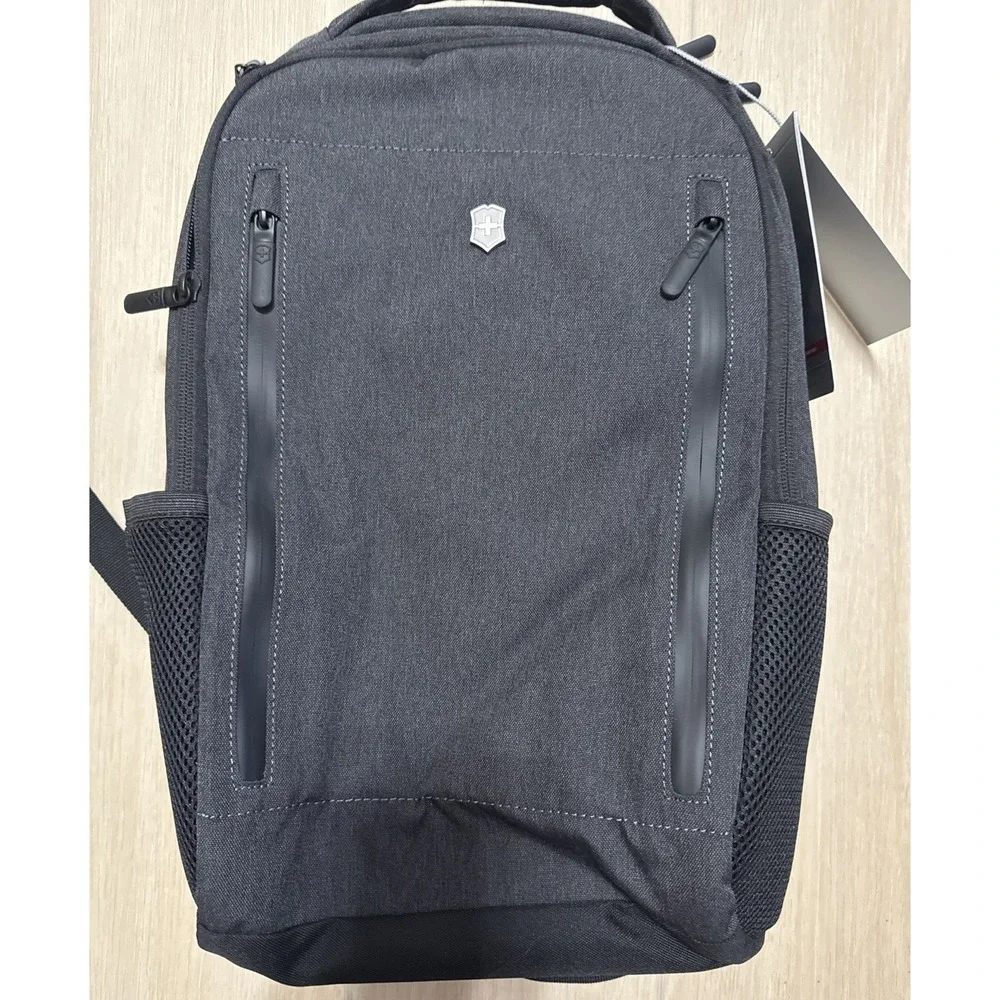NEW Victorinox Journey Crossing 16